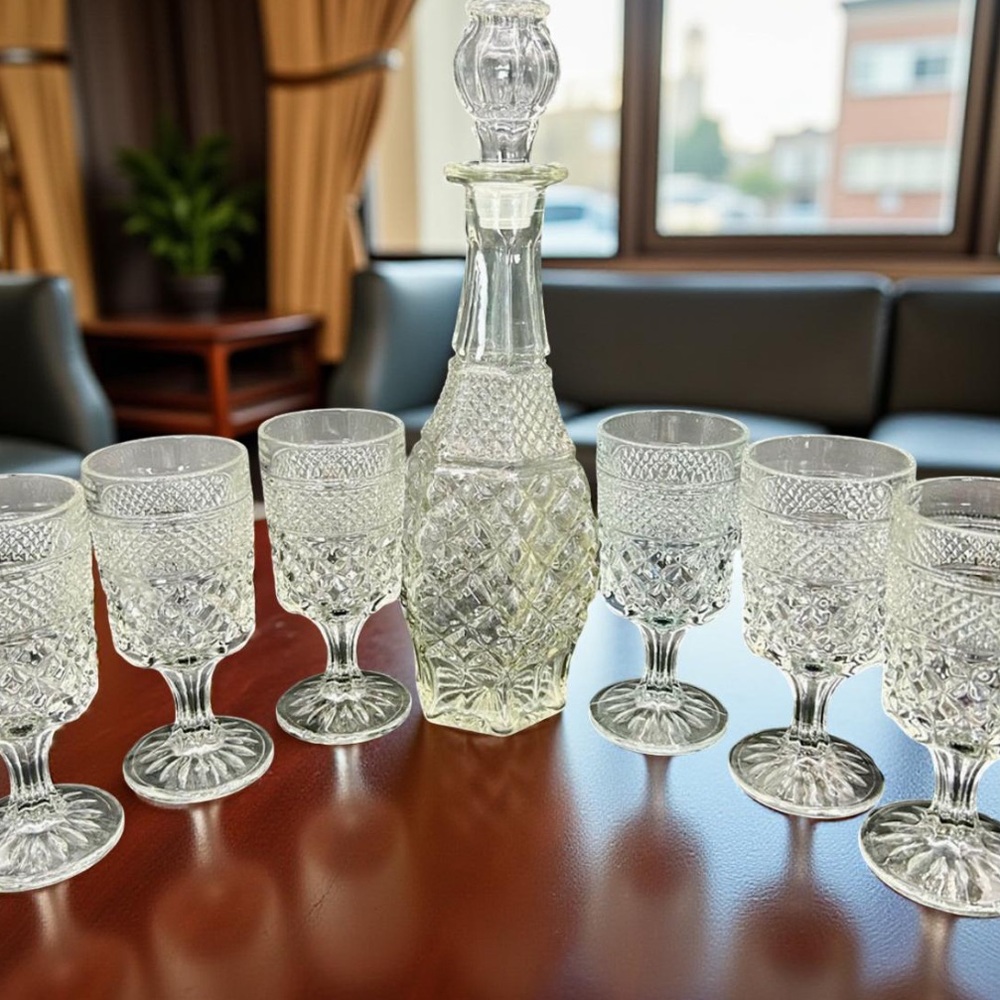 Anchor Hocking Wexford Diamond Decanter Set with 6 glasses